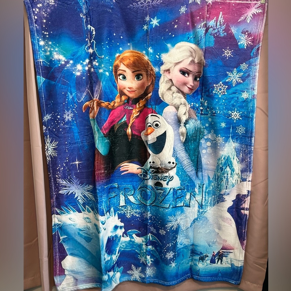 Disney Frozen Throw Blanket with Anna, Elsa, and Olaf in Blue and White